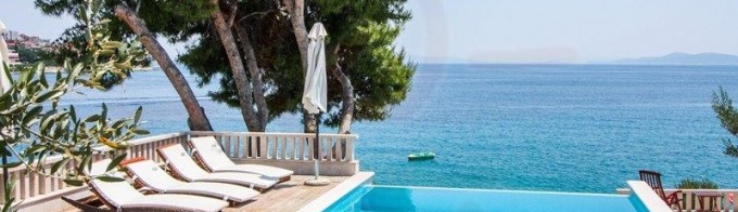 http://www.online-croatia.com/holiday-rentals-croatia/apartment/616.htm